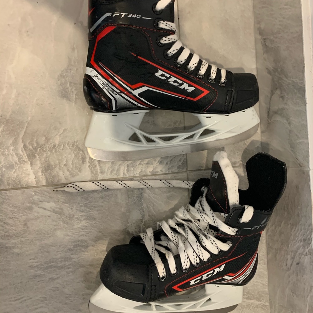 Hockey skates